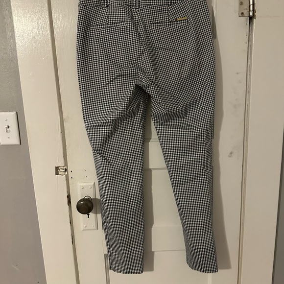 (90)MICHAEL KORS COLLECTION
Samantha Gingham Stretch Cotton Pants - Picture 7 of 12